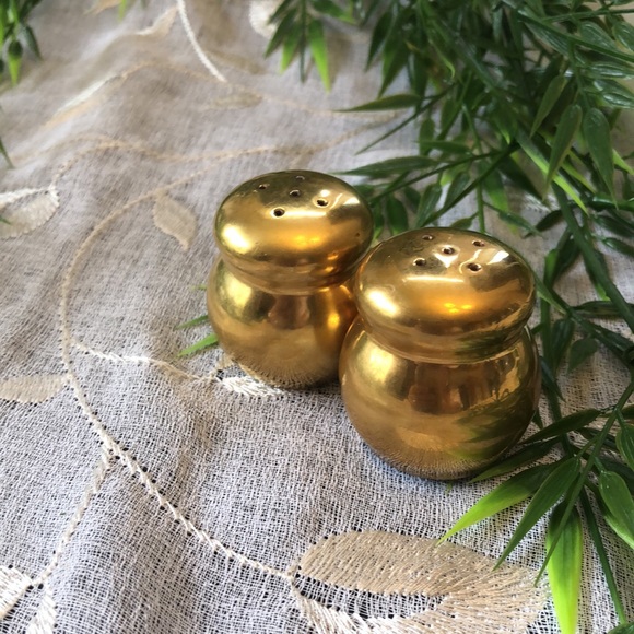 Elegant Vintage Gold Porcelain Salt and Pepper Shaker Set - Picture 2 of 5